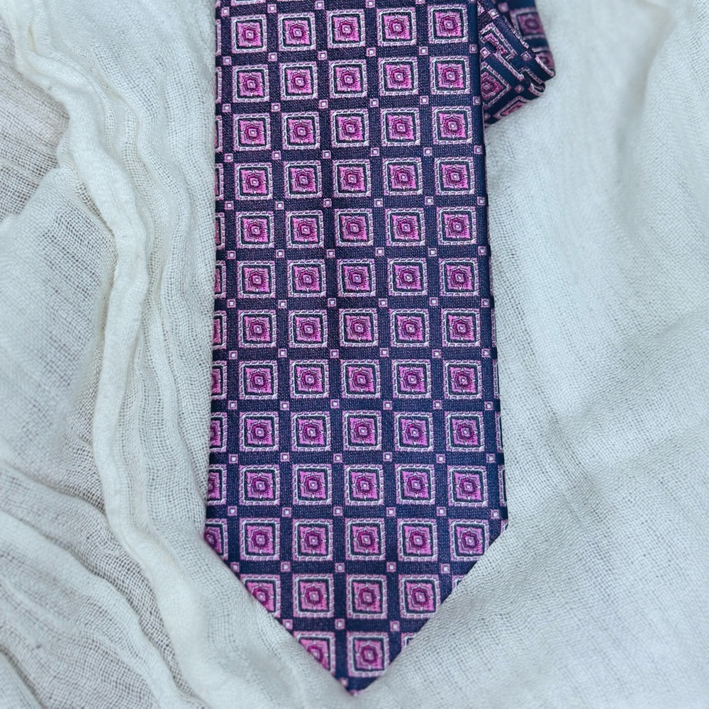 Boss Pink and Purple Patterned Tie